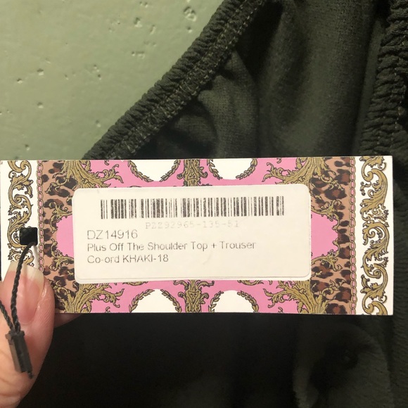 NWT Boohoo Size 14 Green off the shoulder top/pant - Picture 7 of 9